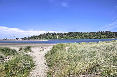 Photo 9 - Waldport Townhome w/ Dog Run on Alsea Bay