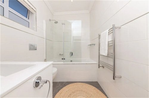 Photo 18 - Stylish and Central 1 BD in Green Point