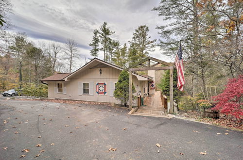 Photo 32 - Riverfront Newland Home w/ Pool & Golf Club Access