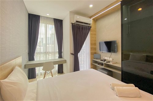 Photo 1 - Elegant And Homey Studio Ciputra World 2 Apartment