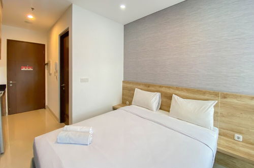 Foto 2 - Elegant And Homey Studio Ciputra World 2 Apartment