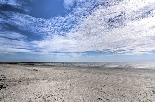 Photo 14 - Galveston Beach Bungalow: Steps to the Sand