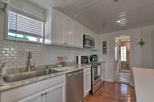 Photo 6 - Galveston Beach Bungalow: Steps to the Sand