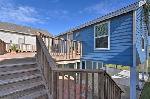 Photo 25 - Galveston Beach Bungalow: Steps to the Sand