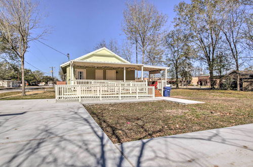 Photo 3 - Charming Country Cottage, Walk to Main Street