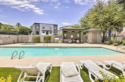 Foto 1 - New-build Chandler Townhome: Pool & Hot Tub Access