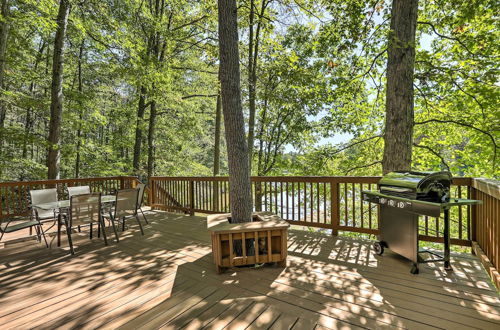 Foto 14 - Hocking Hills Lake Gem w/ Hot Tub, Dock, 100 Acres