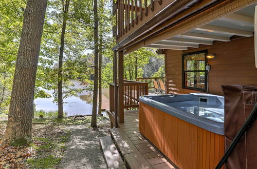 Foto 10 - Hocking Hills Lake Gem w/ Hot Tub, Dock, 100 Acres