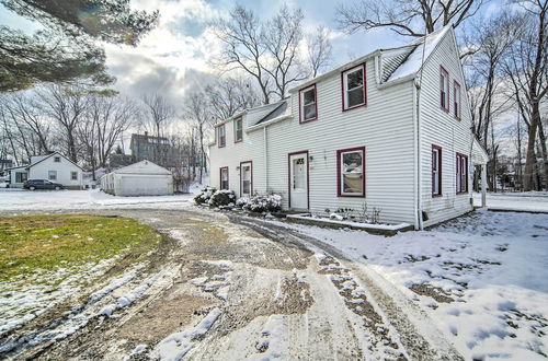 Photo 10 - Eastlake Vacation Rental Near Lake Erie