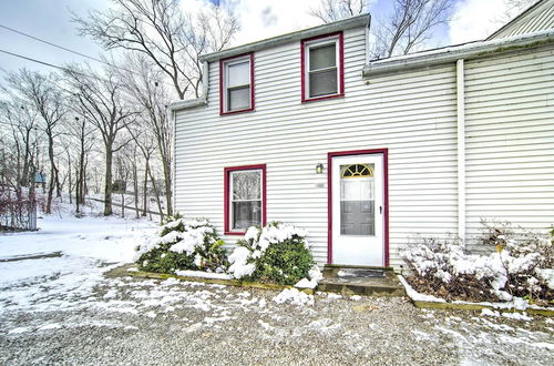 Photo 12 - Eastlake Vacation Rental Near Lake Erie