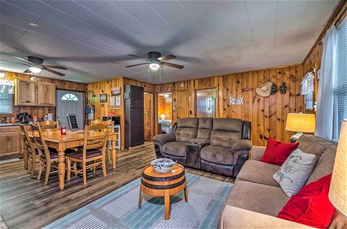 Foto 13 - Cozy Kentucky Cabin w/ Sunroom, Yard & Views