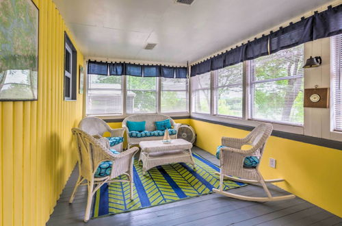 Foto 2 - Cozy Kentucky Cabin w/ Sunroom, Yard & Views