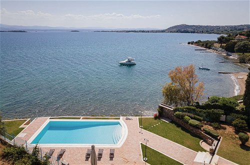 Foto 38 - Eretria Luxurious Seafront Villa