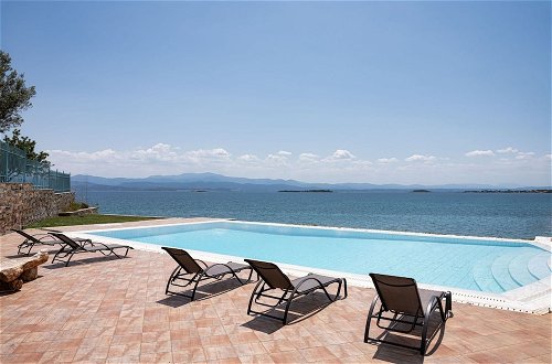 Photo 50 - Eretria Luxurious Seafront Villa