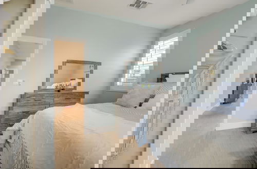 Foto 4 - Luxe Roseville Home w/ Pool & Hot Tub
