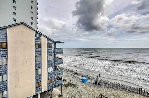 Foto 21 - Cozy Beachfront Condo w/ Wifi, Views & Pool Access