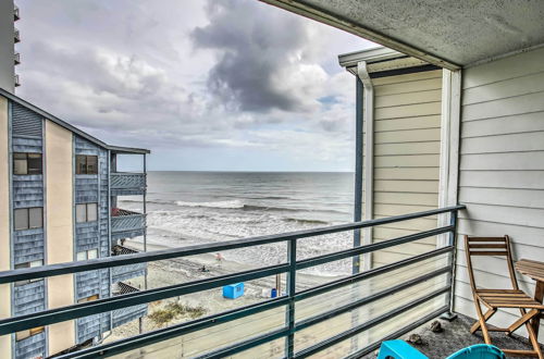 Photo 4 - Intimate Beachfront Condo w/ Wifi & Balcony Views