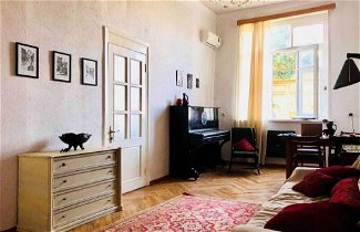Foto 1 - Impeccable 2-bed Apartment in Central Tbilisi
