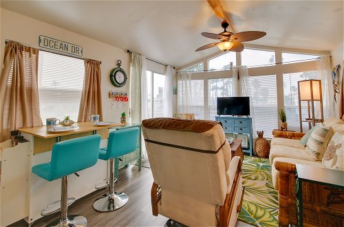 Photo 5 - Cozy Waterfront Port Isabel Cottage With Deck