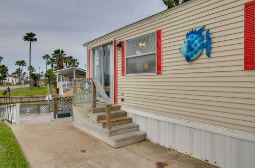 Photo 16 - Cozy Waterfront Port Isabel Cottage With Deck