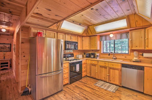 Foto 13 - Pinetop Cabin + Deck & Treehouse: Hike & Golf