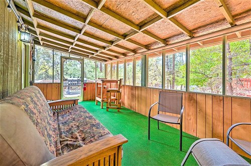Foto 21 - Pine Cabin in the Woods w/ Yard + Grill