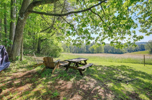 Foto 15 - Serene Home: 2 Decks, 3 Mi to Blue Ridge Pkwy