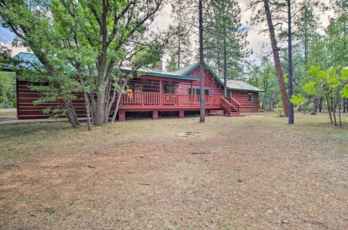 Foto 18 - Rustic Lakeside Cabin w/ Deck < 1 Mi to Lake