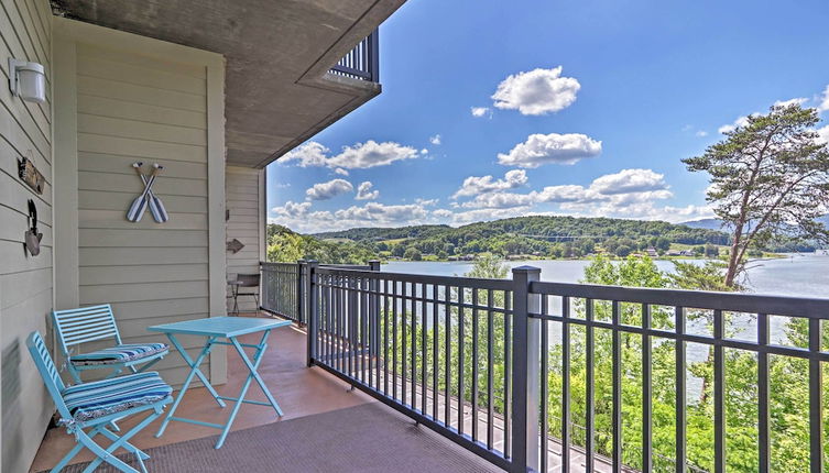 Photo 1 - Modern Family Condo With Pano Lake Views & Pool