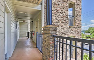 Photo 3 - Modern Family Condo With Pano Lake Views & Pool