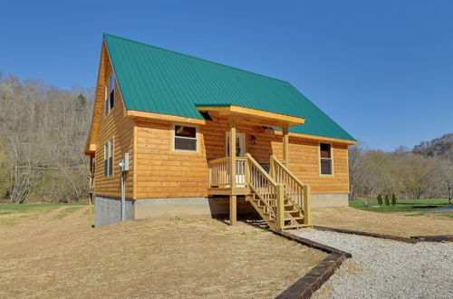 Foto 26 - Riverside Beattyville Cabin w/ Kayaks & Fire Pit