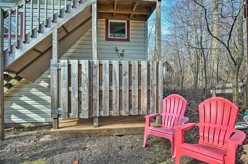 Photo 3 - Harbert Cottage+studio W/porch Half Mile to Beach