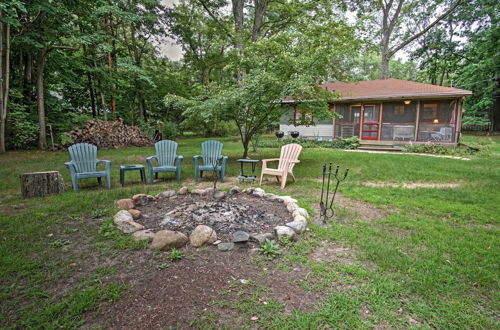 Photo 26 - Harbert Cottage+studio W/porch Half Mile to Beach