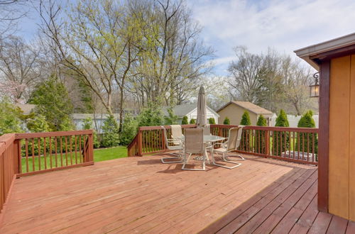 Photo 25 - Chic Home w/ Deck, Walk to Lake Erie