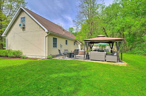 Foto 7 - Cozy Auburn Retreat w/ Hot Tub - Walk to Lake