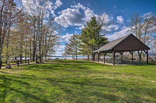 Foto 14 - Spacious Gilford Home 2 Mi to Lake Winnipesaukee