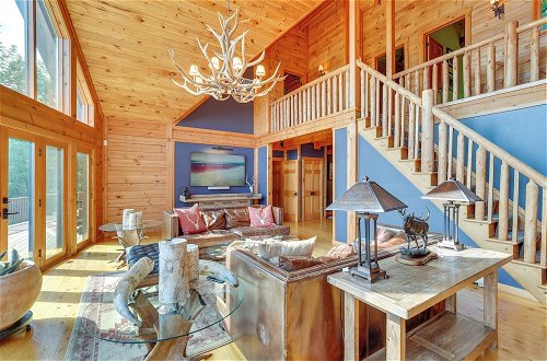 Foto 24 - Luxury Log Cabin w/ EV Charger & Mtn Views
