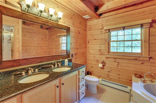 Foto 9 - Luxury Log Cabin w/ EV Charger & Mtn Views