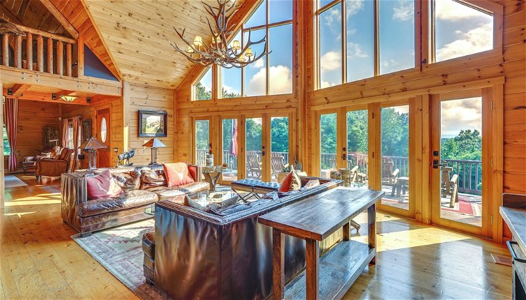 Foto 1 - Luxury Log Cabin w/ EV Charger & Mtn Views