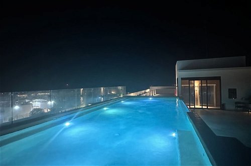 Photo 50 - Modern Pool View New Condo Gym Jacuzzi