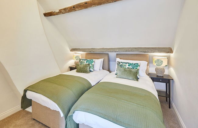 Host Stay Waterlily Cottage - Photo 14