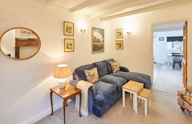 Host Stay Waterlily Cottage - Photo 6