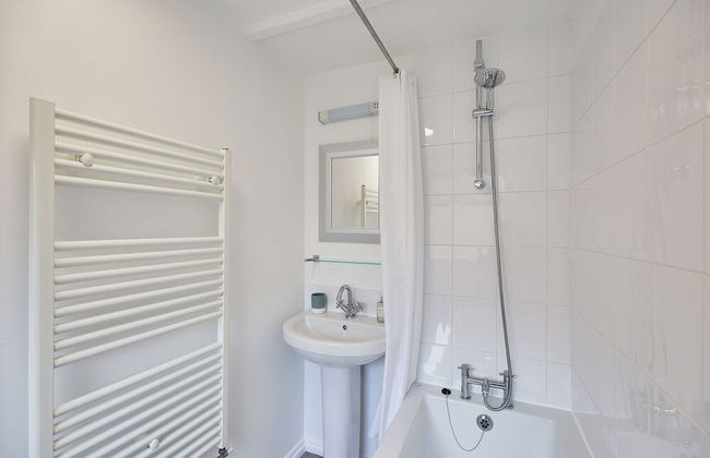 Host Stay Waterlily Cottage - Photo 12