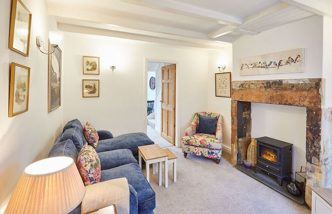 Host Stay Waterlily Cottage - Photo 2