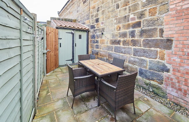 Host Stay Waterlily Cottage - Photo 16