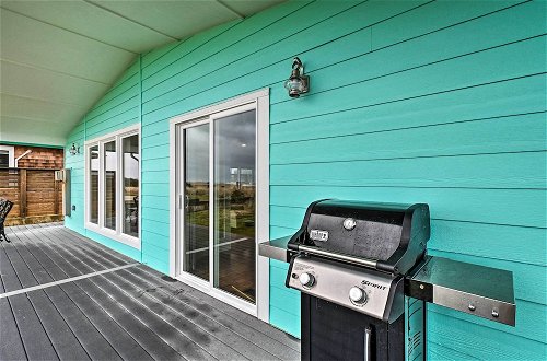 Foto 9 - Beachfront Westport Home w/ Deck