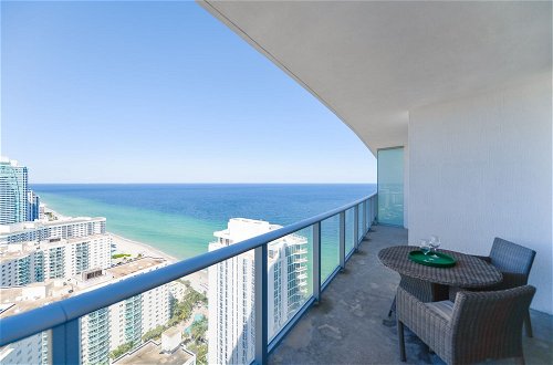 Foto 17 - Beachfront Tranquility Condo with Mesmerizing View