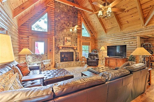 Foto 6 - Purlear Luxury, Spacious Log Cabin w/ Mtn Views