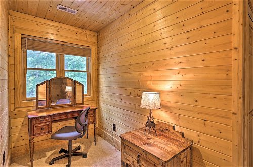 Foto 22 - Purlear Luxury, Spacious Log Cabin w/ Mtn Views
