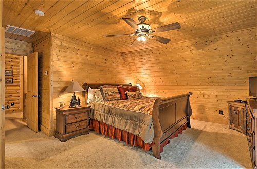 Photo 20 - Purlear Luxury, Spacious Log Cabin w/ Mtn Views